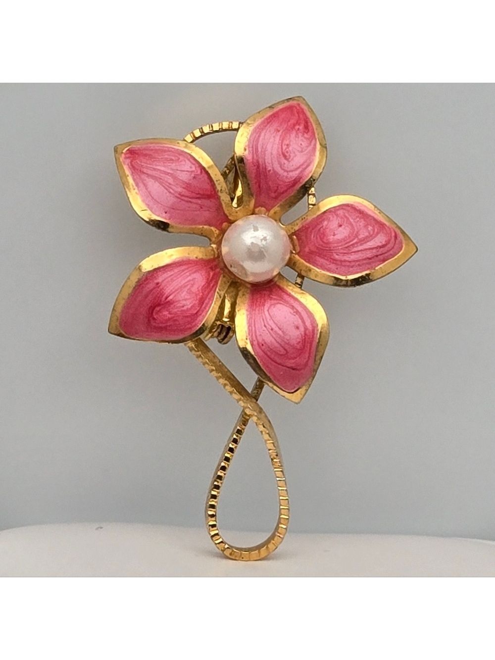 ✨2/$10✨ Vintage Gold-Tone Pink Enamel Flower Brooch w/ Faux Pearl Center